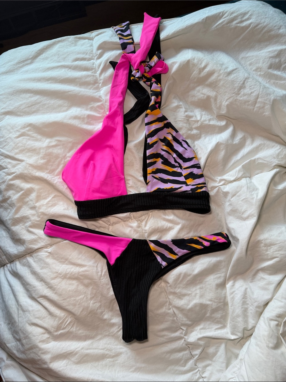 BEACH BUNNY BIKINI NWOT NEVER WORN